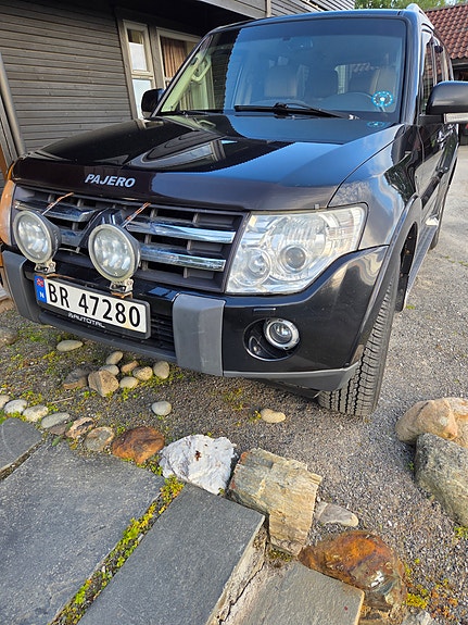 Mitsubishi Pajero 3 of 12