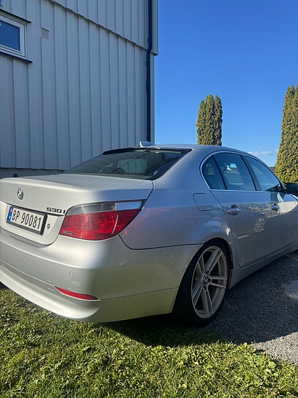 BMW 530i 7 of 16