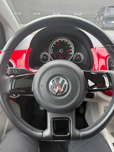 Volkswagen UP! 3 of 12
