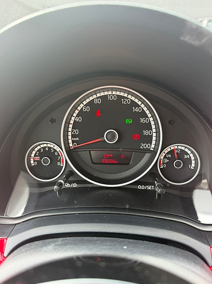 Volkswagen UP! 4 of 12
