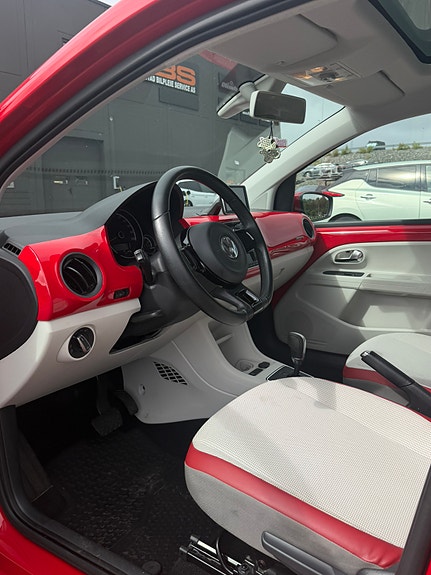 Volkswagen UP! 8 of 12