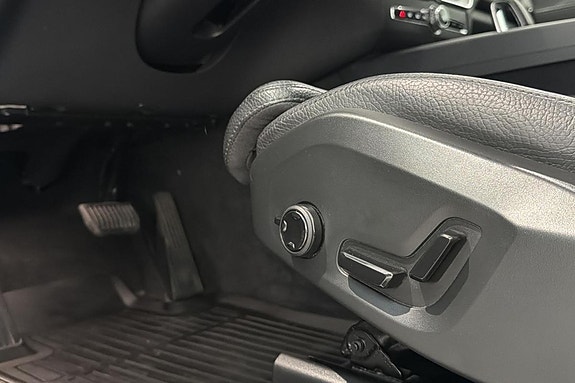 Volvo XC60 13 of 26