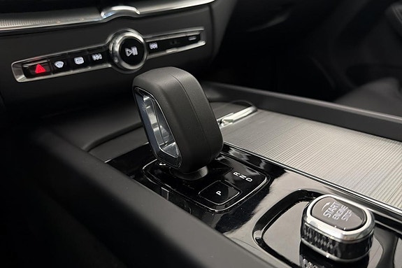 Volvo XC60 14 of 26