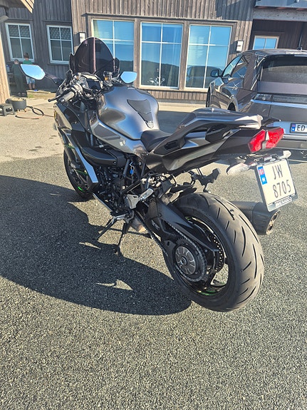 Kawasaki Ninja H2 SX 5 of 15