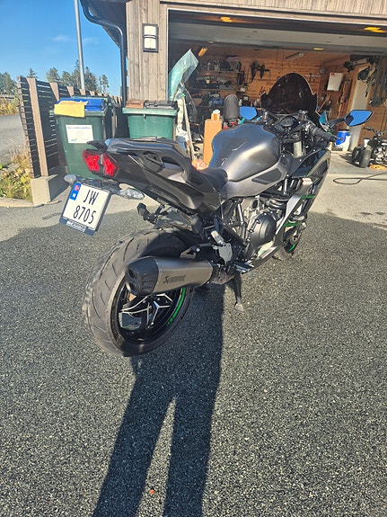 Kawasaki Ninja H2 SX 4 of 15