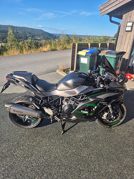 Kawasaki Ninja H2 SX 2 of 15