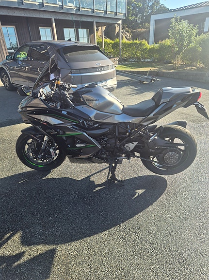 Kawasaki Ninja H2 SX 3 of 15