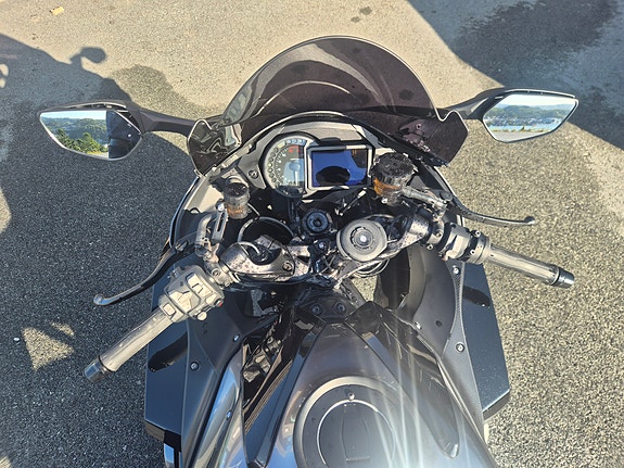 Kawasaki Ninja H2 SX 9 of 15