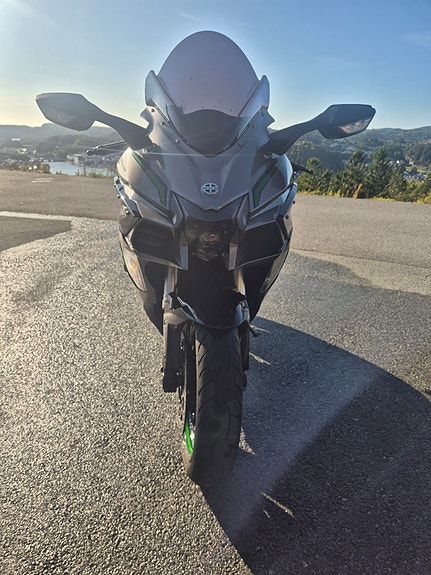 Kawasaki Ninja H2 SX 7 of 15