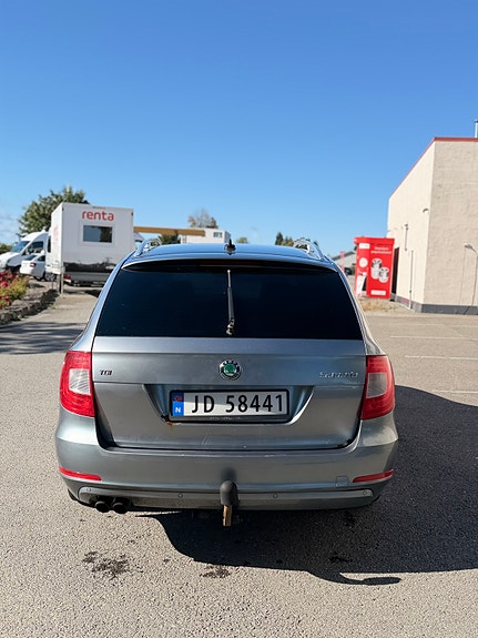 Skoda Superb 5 of 9