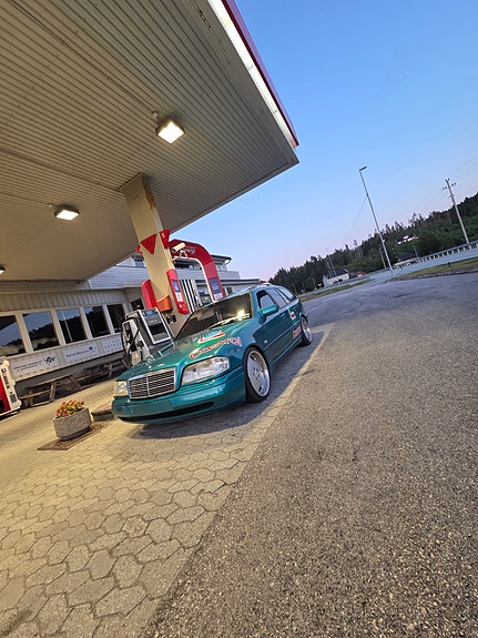 Mercedes-Benz C200 2 of 3