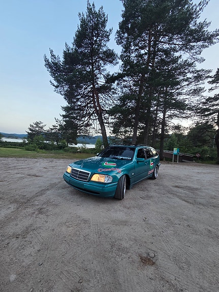 Mercedes-Benz C200 3 of 3