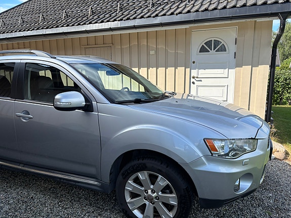 Mitsubishi Outlander 3 of 6