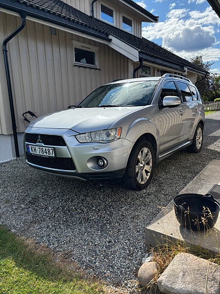 Mitsubishi Outlander 2 of 6