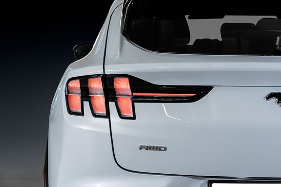 Ford Mustang Mach-E 8 of 29