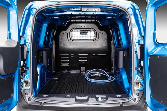 Ford E-Transit Courier 25 of 26