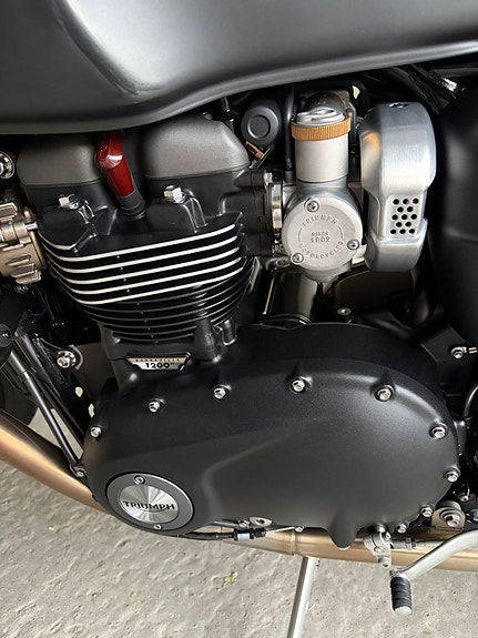 Triumph Thruxton 1200 RS 3 of 5