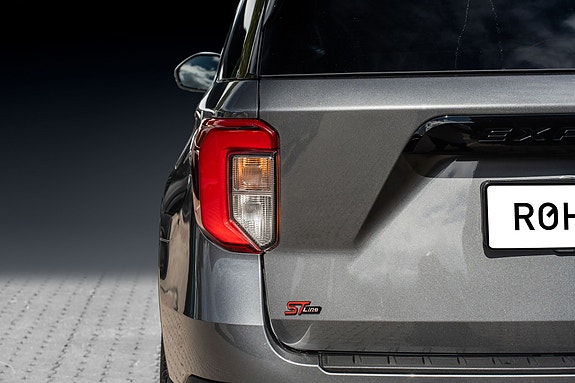 Ford Explorer 15 of 30