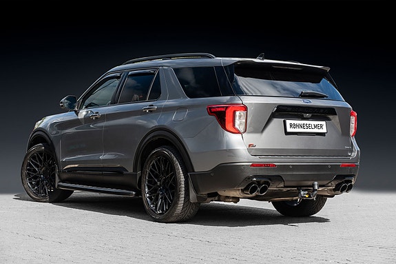 Ford Explorer 10 of 30
