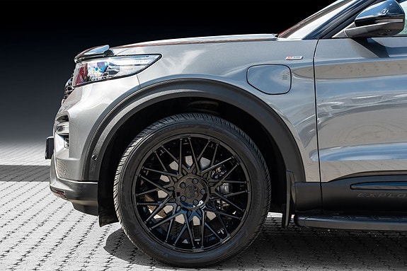 Ford Explorer 9 of 30