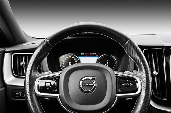 Volvo XC60 10 of 30