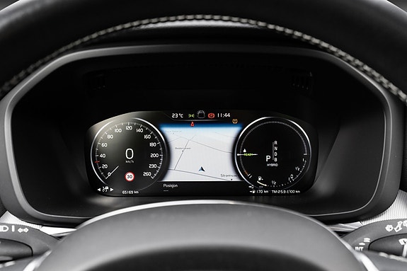 Volvo XC60 13 of 30