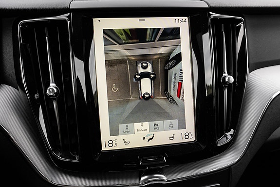 Volvo XC60 18 of 30