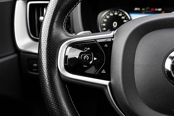 Volvo XC60 11 of 30