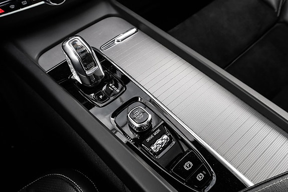 Volvo XC60 15 of 30