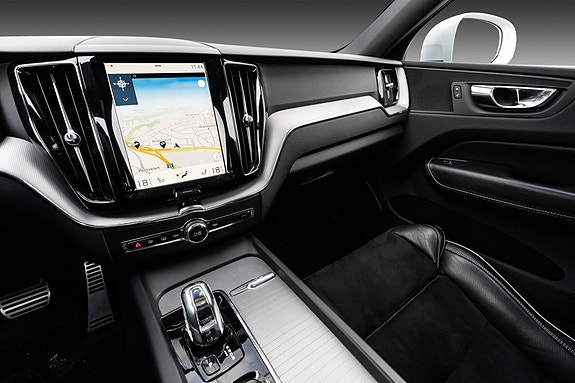Volvo XC60 14 of 30