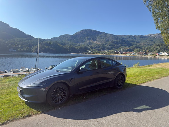 Tesla Model 3 2 of 21