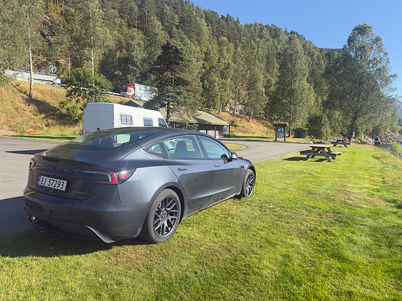 Tesla Model 3 6 of 21