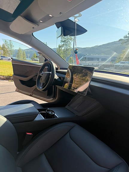 Tesla Model 3 16 of 21