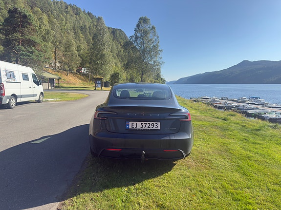 Tesla Model 3 7 of 21