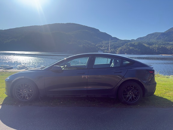 Tesla Model 3 4 of 21