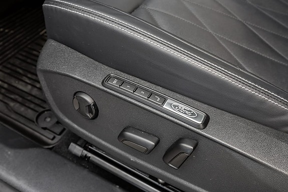 Ford Explorer 22 of 30