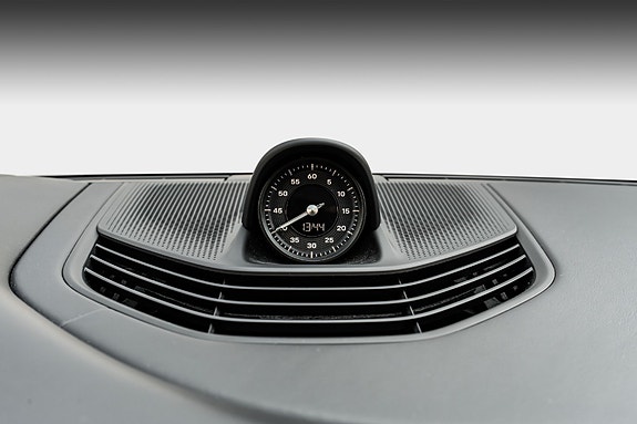 Porsche Taycan Cross Turismo 23 of 30