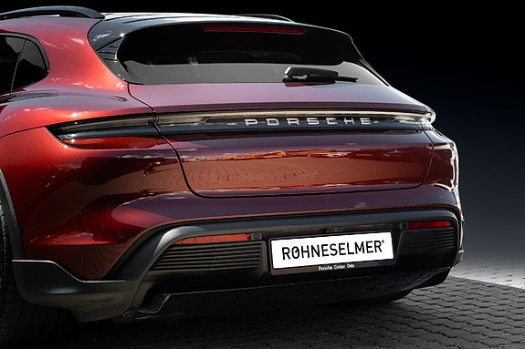 Porsche Taycan Cross Turismo 8 of 30