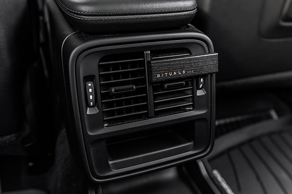 Porsche Taycan Cross Turismo 30 of 30