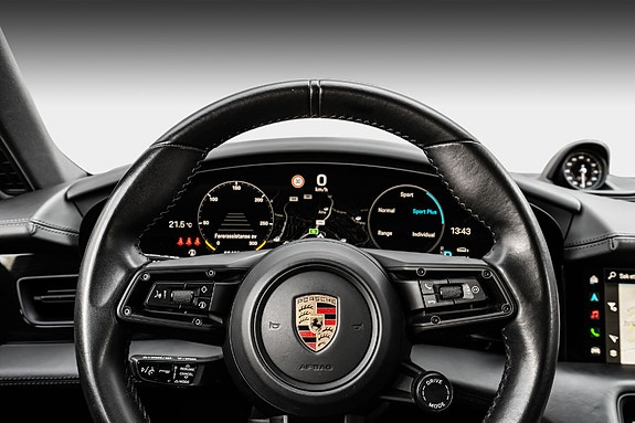 Porsche Taycan Cross Turismo 12 of 30