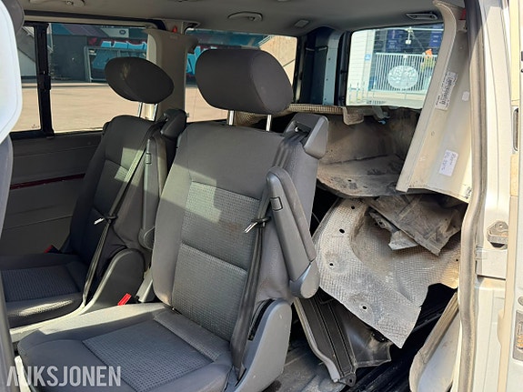 Volkswagen Multivan 14 of 19