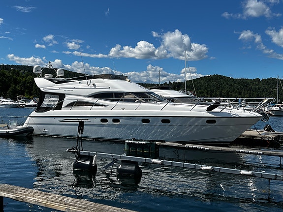 Betydelig oppgradert P52, Meget attraktiv versjon med 3 kabiner og crew cabin ! 2 of 30