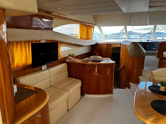 Betydelig oppgradert P52, Meget attraktiv versjon med 3 kabiner og crew cabin ! 23 of 30