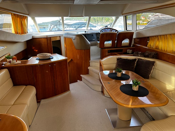 Betydelig oppgradert P52, Meget attraktiv versjon med 3 kabiner og crew cabin ! 22 of 30