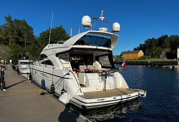 Betydelig oppgradert P52, Meget attraktiv versjon med 3 kabiner og crew cabin ! 5 of 30