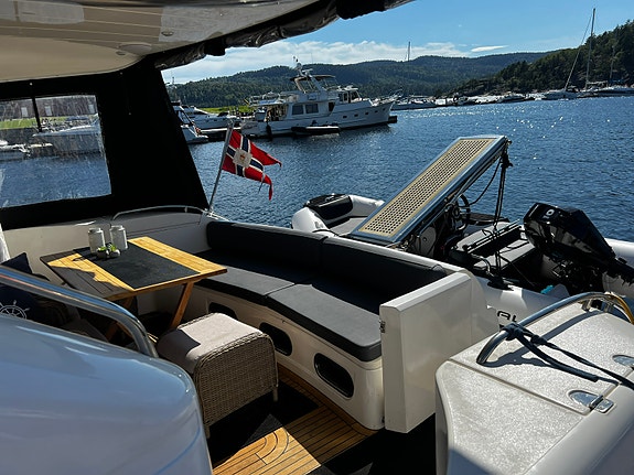 Betydelig oppgradert P52, Meget attraktiv versjon med 3 kabiner og crew cabin ! 16 of 30