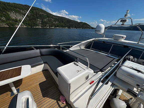 Betydelig oppgradert P52, Meget attraktiv versjon med 3 kabiner og crew cabin ! 12 of 30