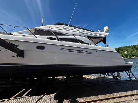 Betydelig oppgradert P52, Meget attraktiv versjon med 3 kabiner og crew cabin ! 19 of 30