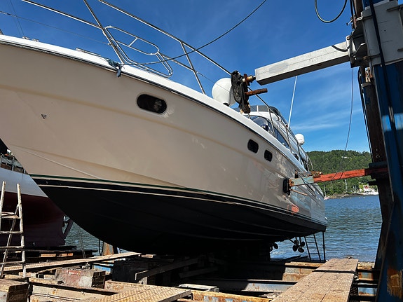 Betydelig oppgradert P52, Meget attraktiv versjon med 3 kabiner og crew cabin ! 25 of 30