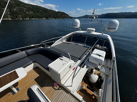 Betydelig oppgradert P52, Meget attraktiv versjon med 3 kabiner og crew cabin ! 13 of 30